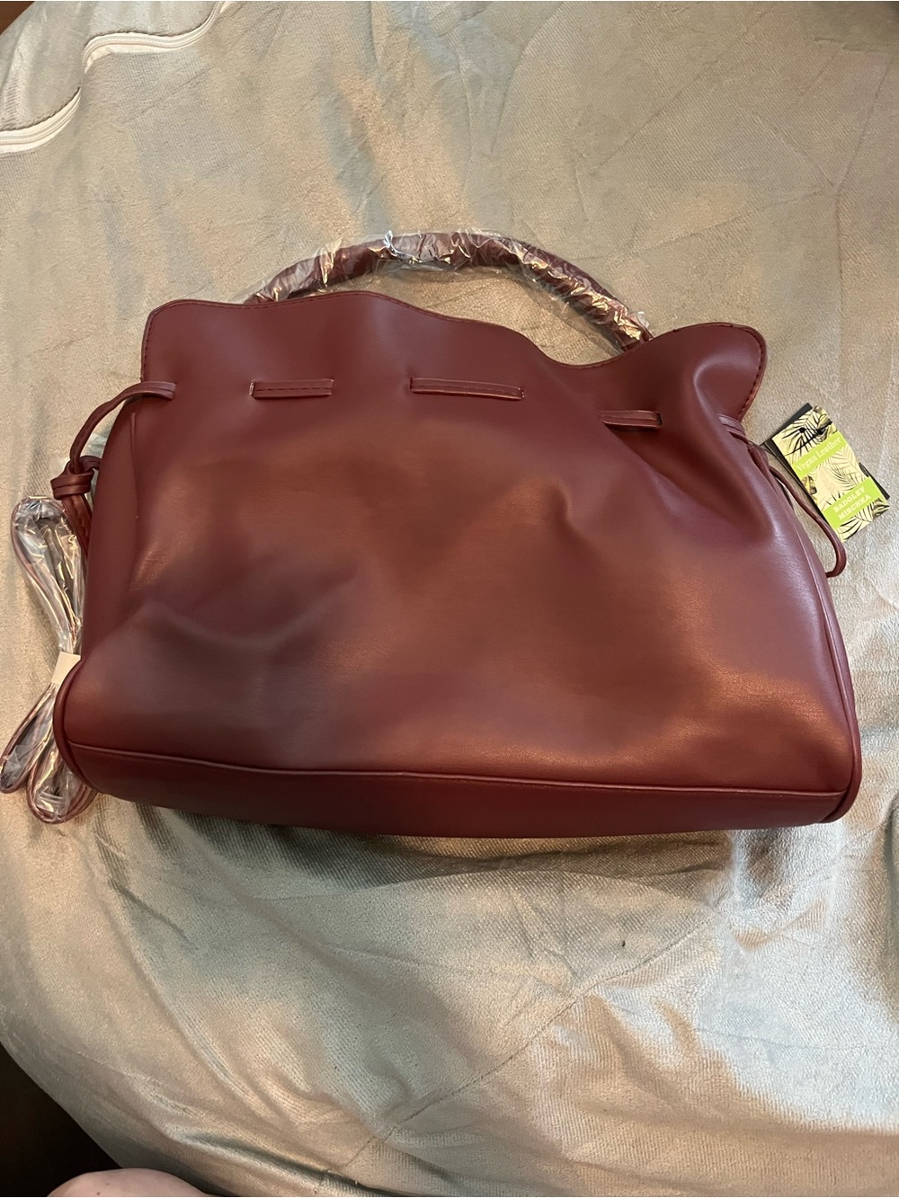 Badgley Mischka burgundy vegan leather drawstring satchel/shoulders bag - Picture 2 of 9